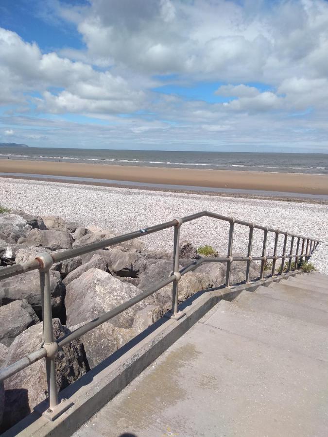 D24 Is A 2 Bedroom 6 Berth Caravan Close To The Beach On Whitehouse Leisure Park In Towyn Near Rhyl With Decking And Private Parking Space This Is A Pet Free Caravan أبرجيل المظهر الخارجي الصورة