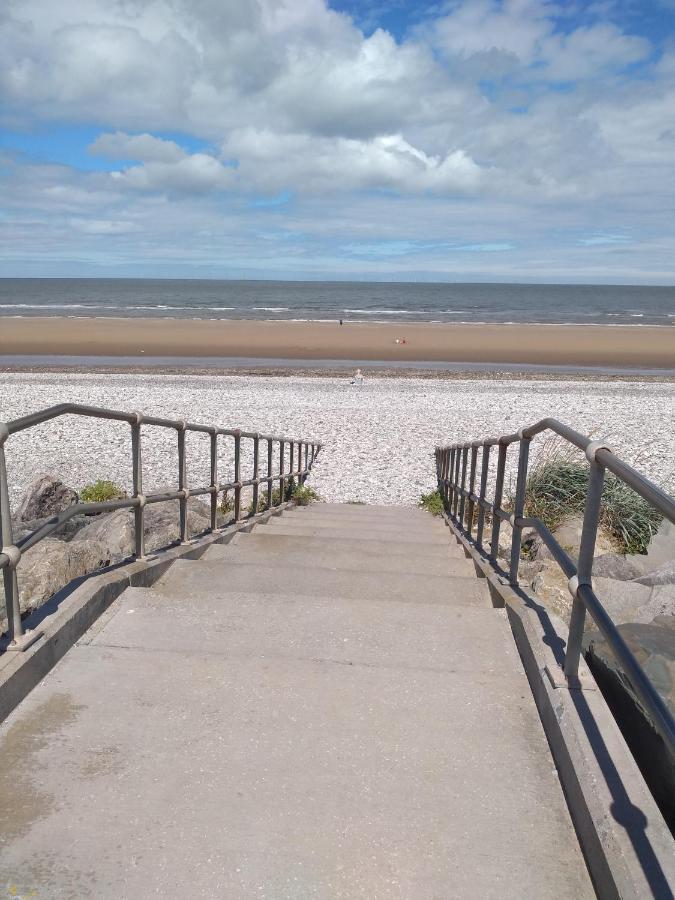 D24 Is A 2 Bedroom 6 Berth Caravan Close To The Beach On Whitehouse Leisure Park In Towyn Near Rhyl With Decking And Private Parking Space This Is A Pet Free Caravan أبرجيل المظهر الخارجي الصورة